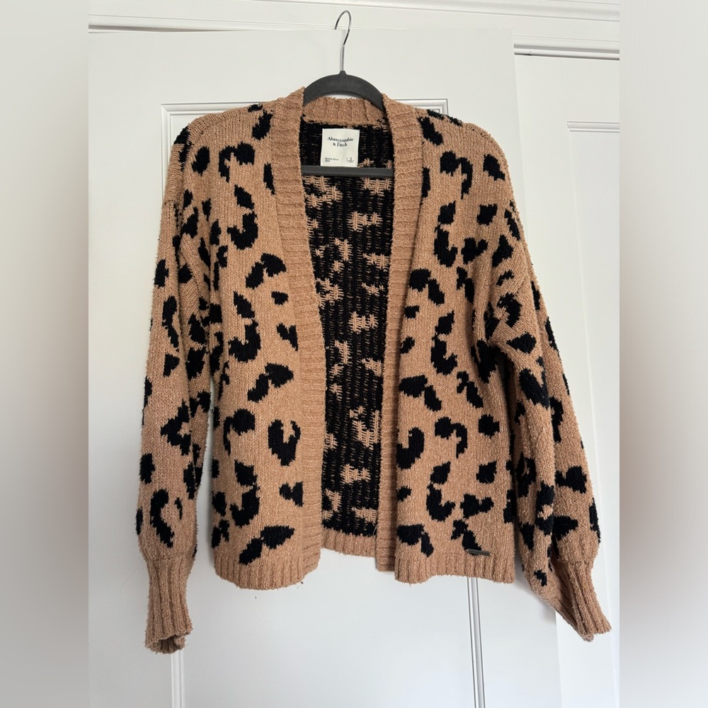 Leopard print Abercrombie & Fitch cardigan size M